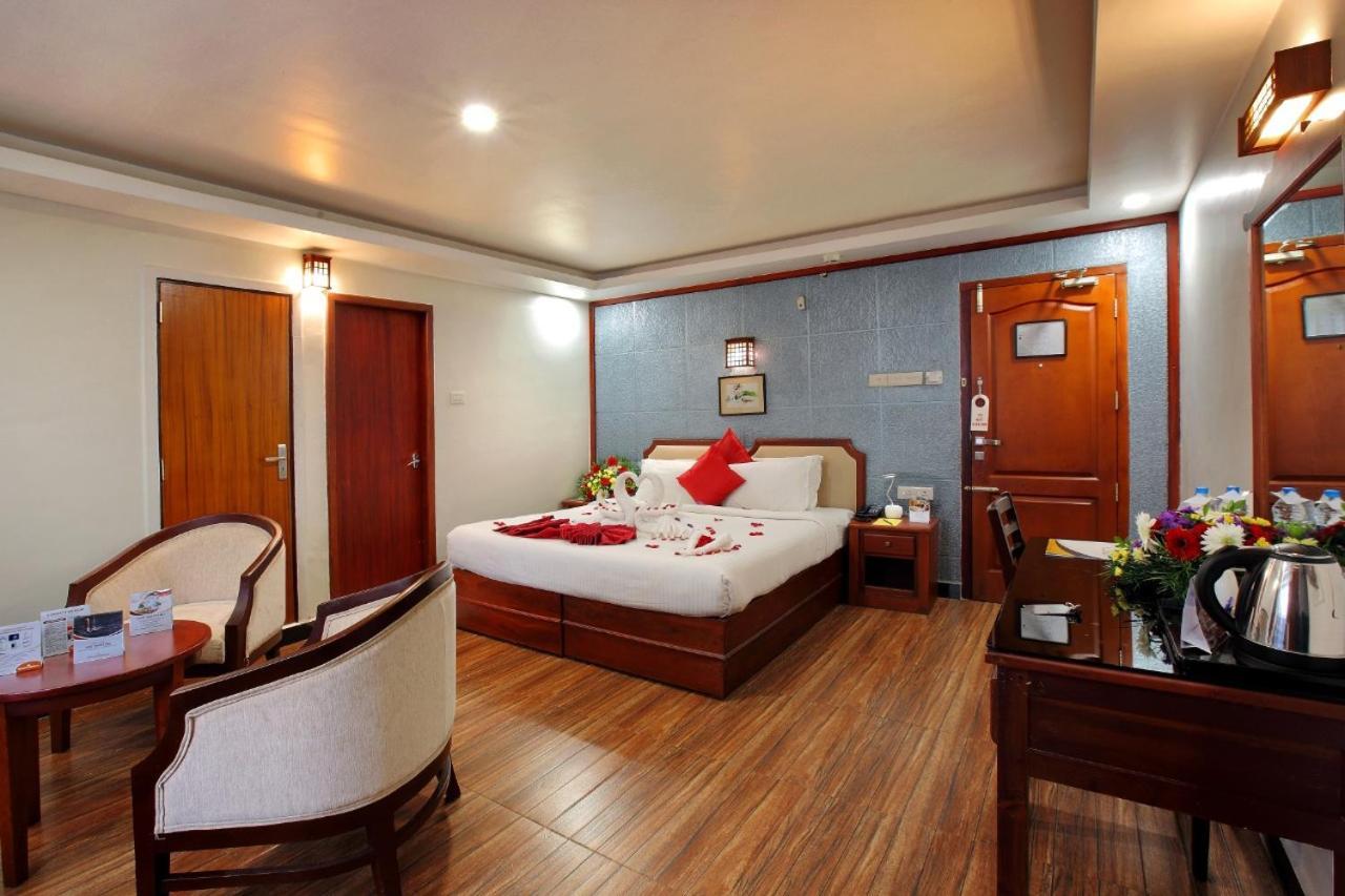 SREEVALSAM RESIDENCY Kulanada Hotel Tamarakulam Bagian luar foto