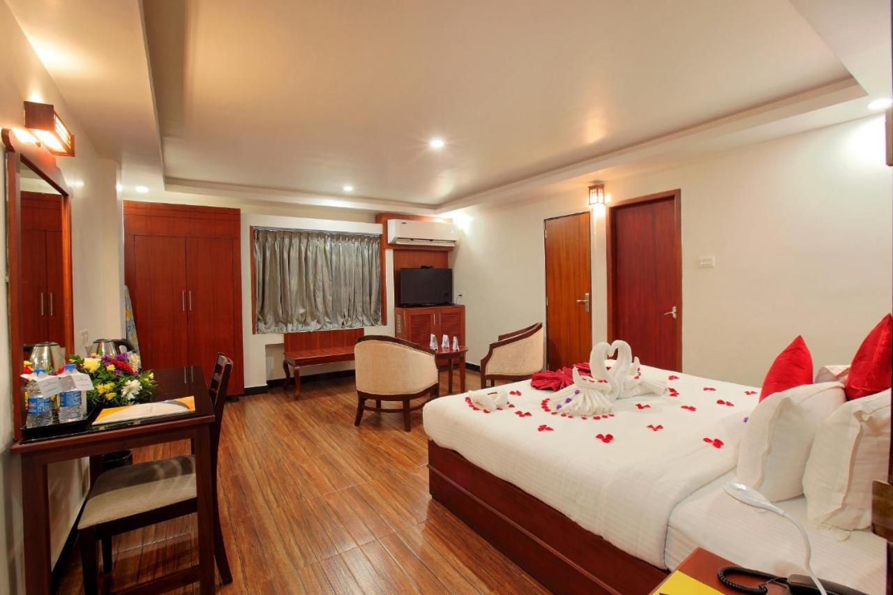 SREEVALSAM RESIDENCY Kulanada Hotel Tamarakulam Bagian luar foto