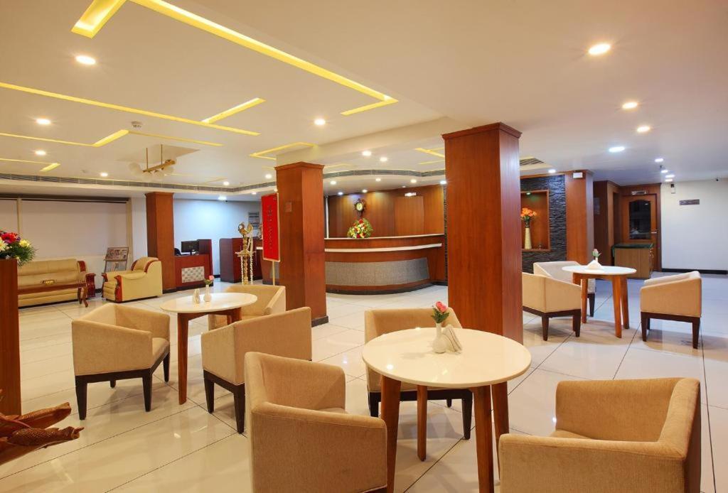 SREEVALSAM RESIDENCY Kulanada Hotel Tamarakulam Bagian luar foto