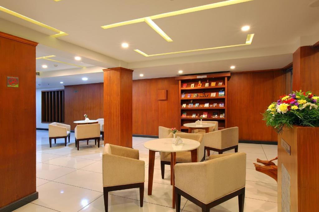 SREEVALSAM RESIDENCY Kulanada Hotel Tamarakulam Bagian luar foto
