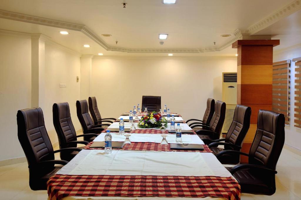 SREEVALSAM RESIDENCY Kulanada Hotel Tamarakulam Bagian luar foto